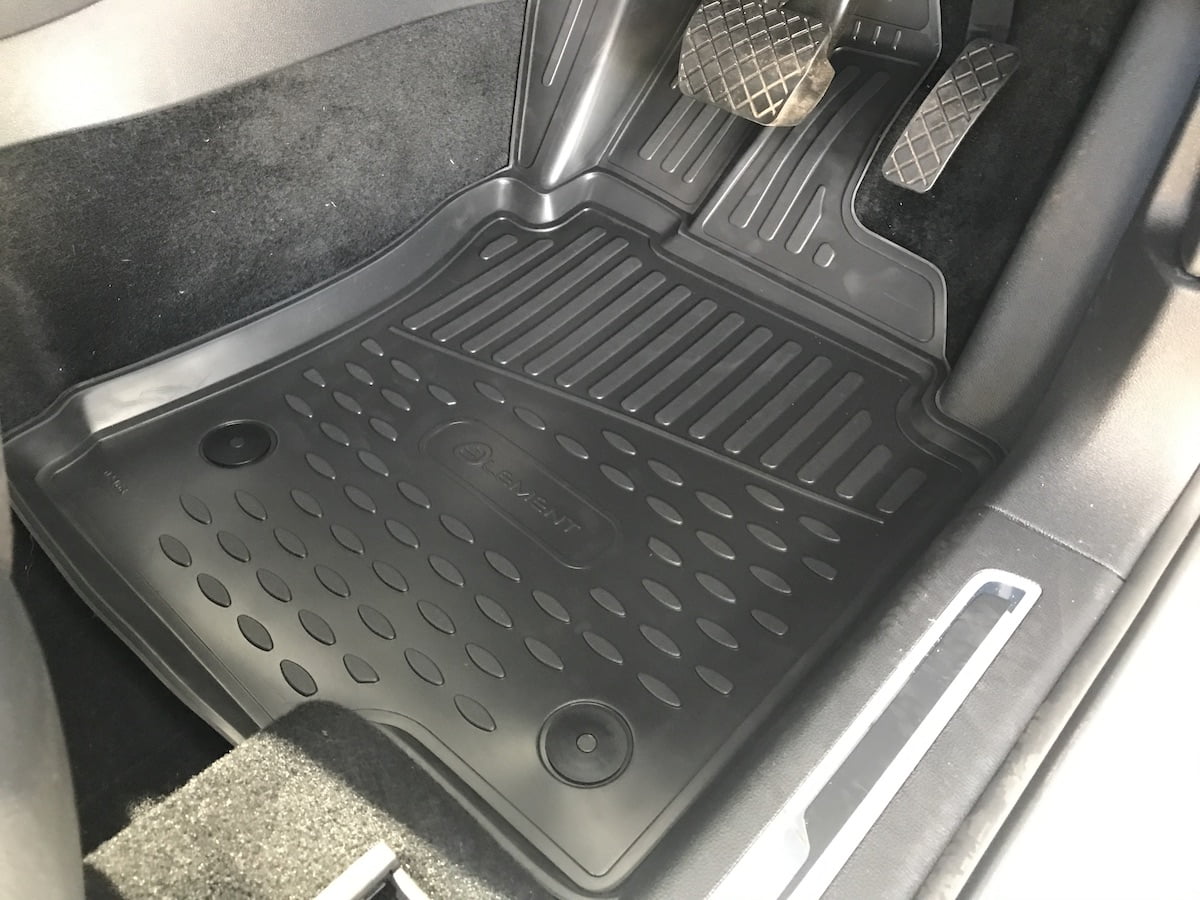 thumbnail image 2 of Lenngenfelder Autoteppich GmbH Black Floor Mat Set For VW Lupo – 4 Pieces, Round Holder 2 of 3
