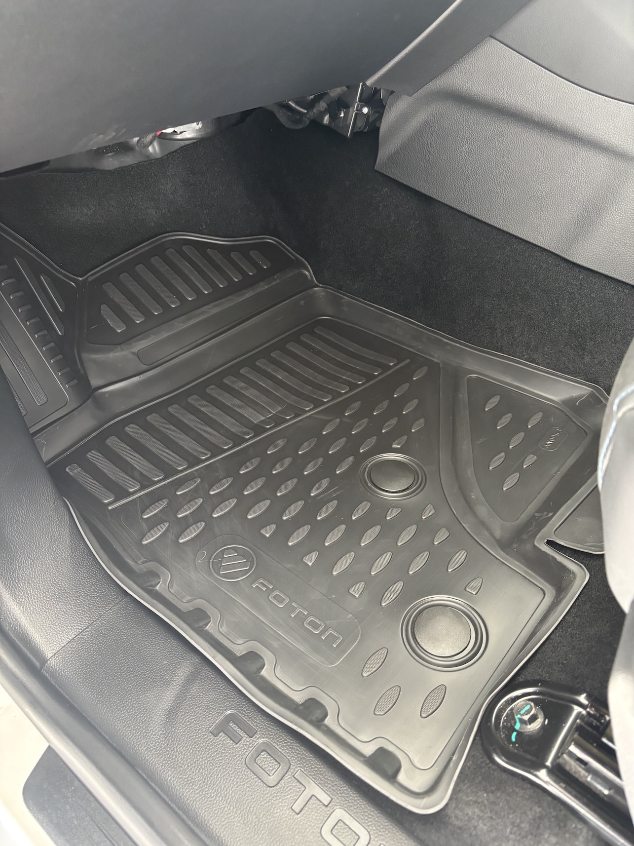 Foton Tunland G7 Floor Mats Double Cab (Auto) - Image 4